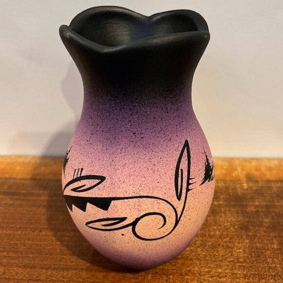 Navajo Native American Hand Painted Purple Pottery Vase Artist Signed - Picture 3 of 7